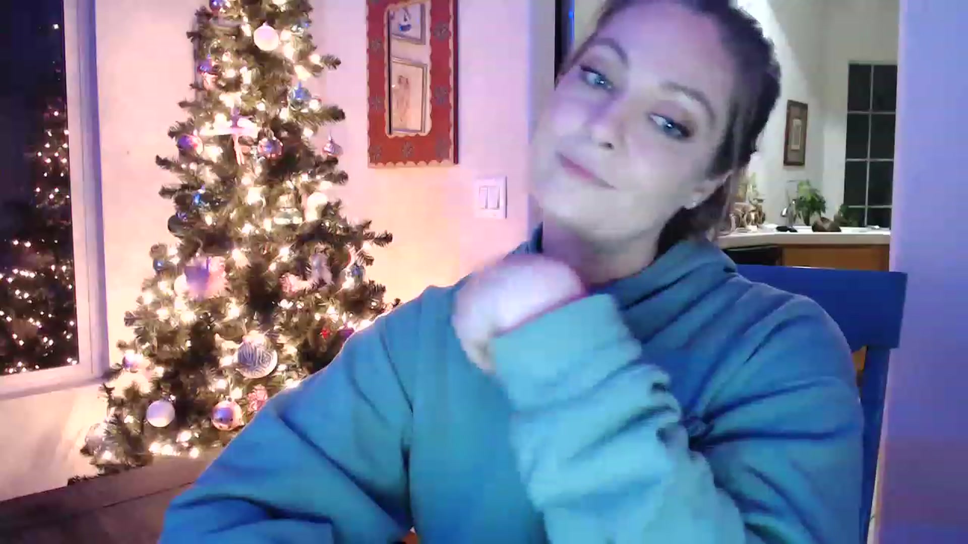 Gallery image thumbnail from VeronicaOMG's myfreecams stream on, 12/05/2022, 01:29 image 13 of 20