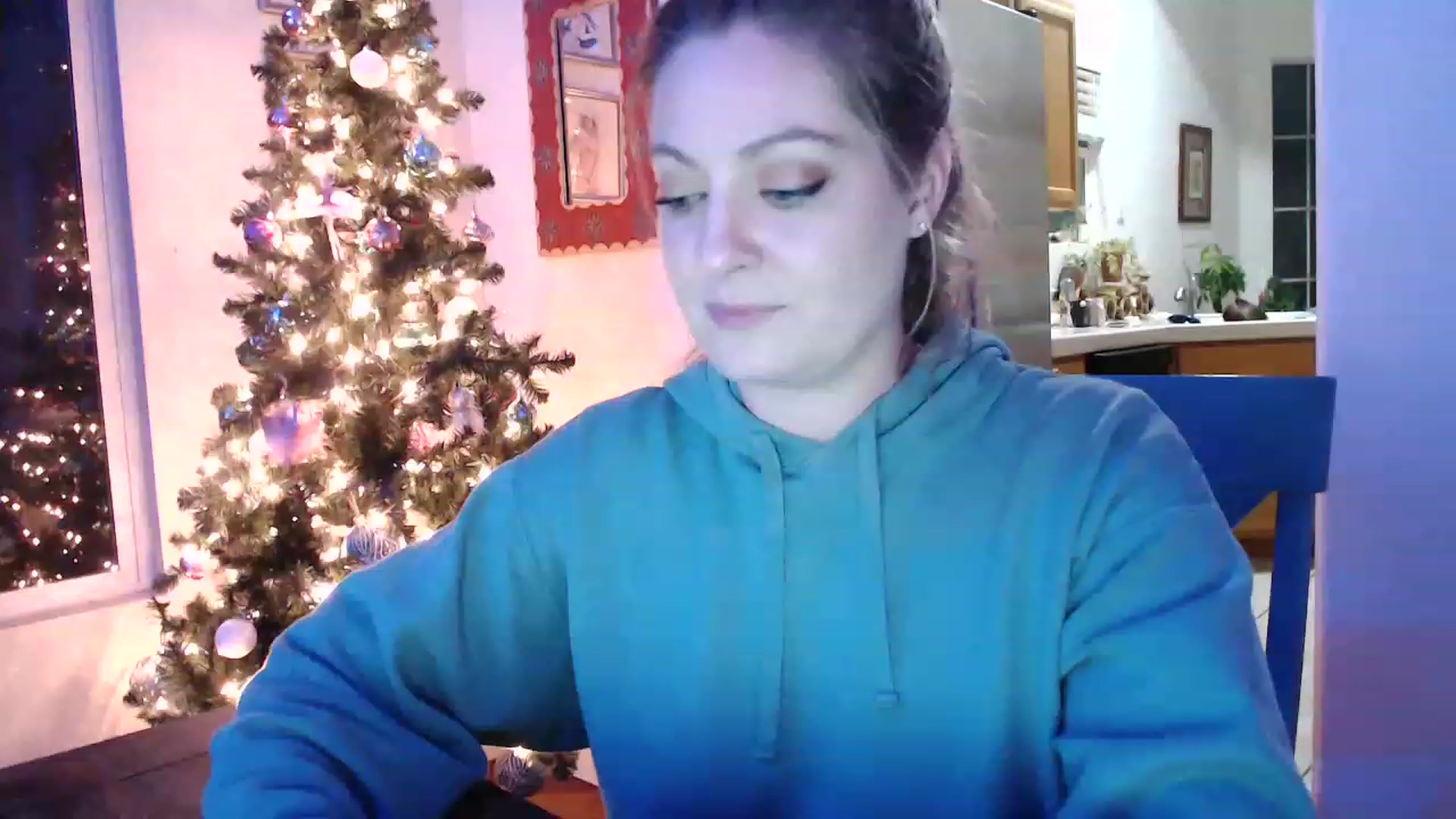 Gallery image thumbnail from VeronicaOMG's myfreecams stream on, 12/05/2022, 01:29 image 2 of 20