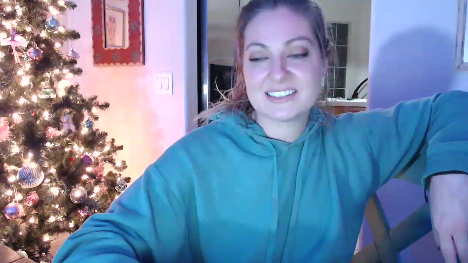 Gallery image thumbnail from VeronicaOMG's myfreecams stream on, 12/05/2022, 02:32 image 18 of 20