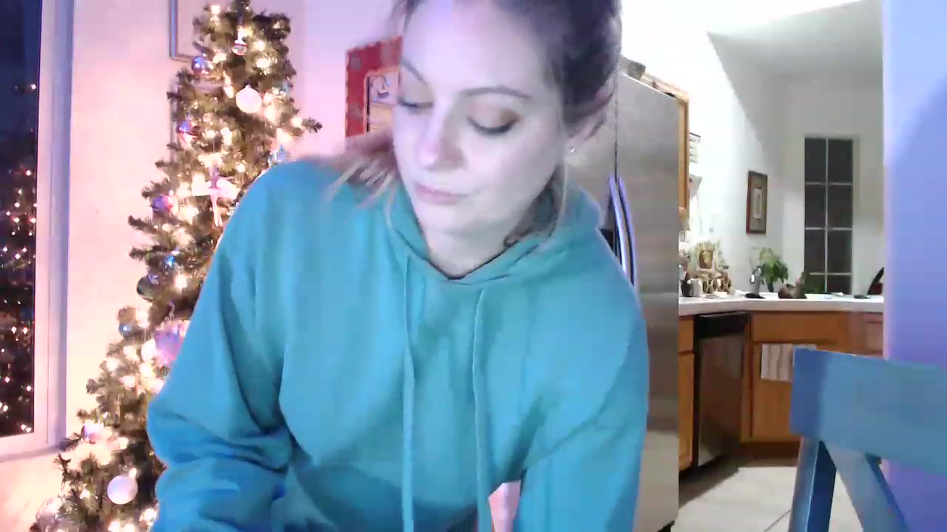 Gallery image thumbnail from VeronicaOMG's myfreecams stream on, 12/05/2022, 02:32 image 12 of 20