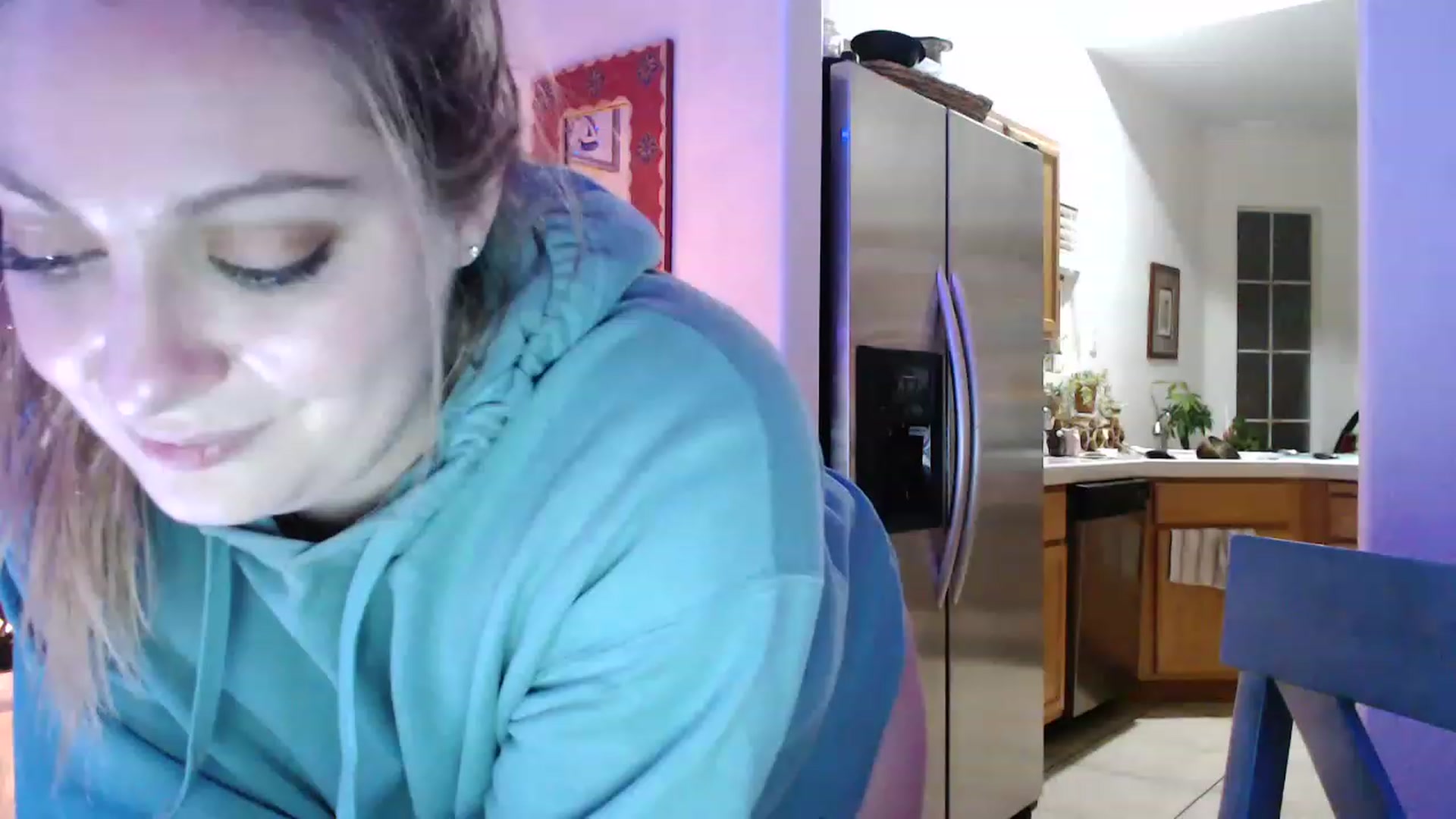 Gallery image thumbnail from VeronicaOMG's myfreecams stream on, 12/05/2022, 02:32 image 10 of 20