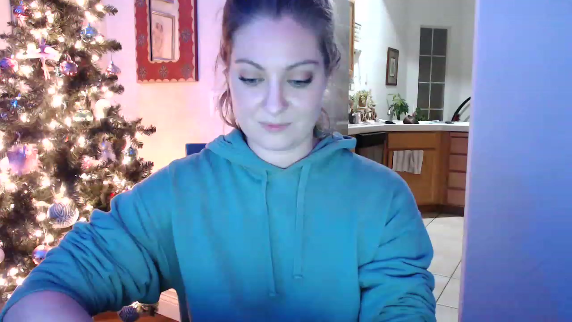 Gallery image thumbnail from VeronicaOMG's myfreecams stream on, 12/05/2022, 02:32 image 1 of 20