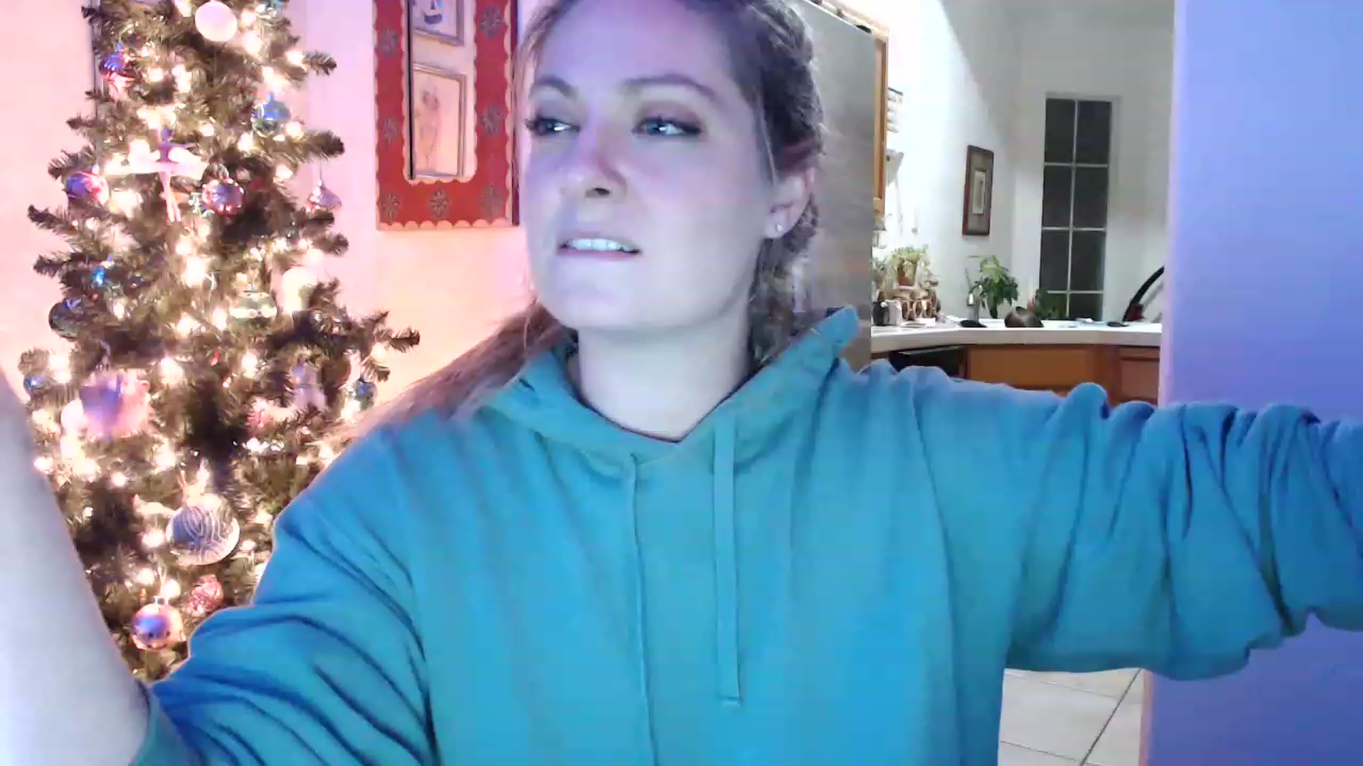 Gallery image thumbnail from VeronicaOMG's myfreecams stream on, 12/05/2022, 02:32 image 4 of 20