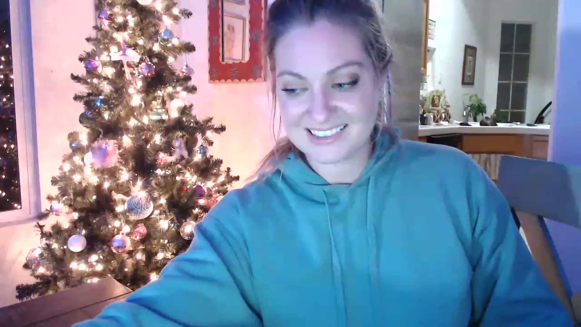 Gallery image thumbnail from VeronicaOMG's myfreecams stream on, 12/05/2022, 02:32 image 15 of 20