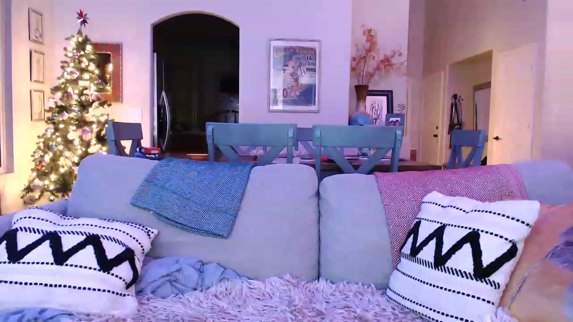 Gallery image thumbnail from VeronicaOMG's myfreecams stream on, 12/08/2022, 03:39 image 12 of 20