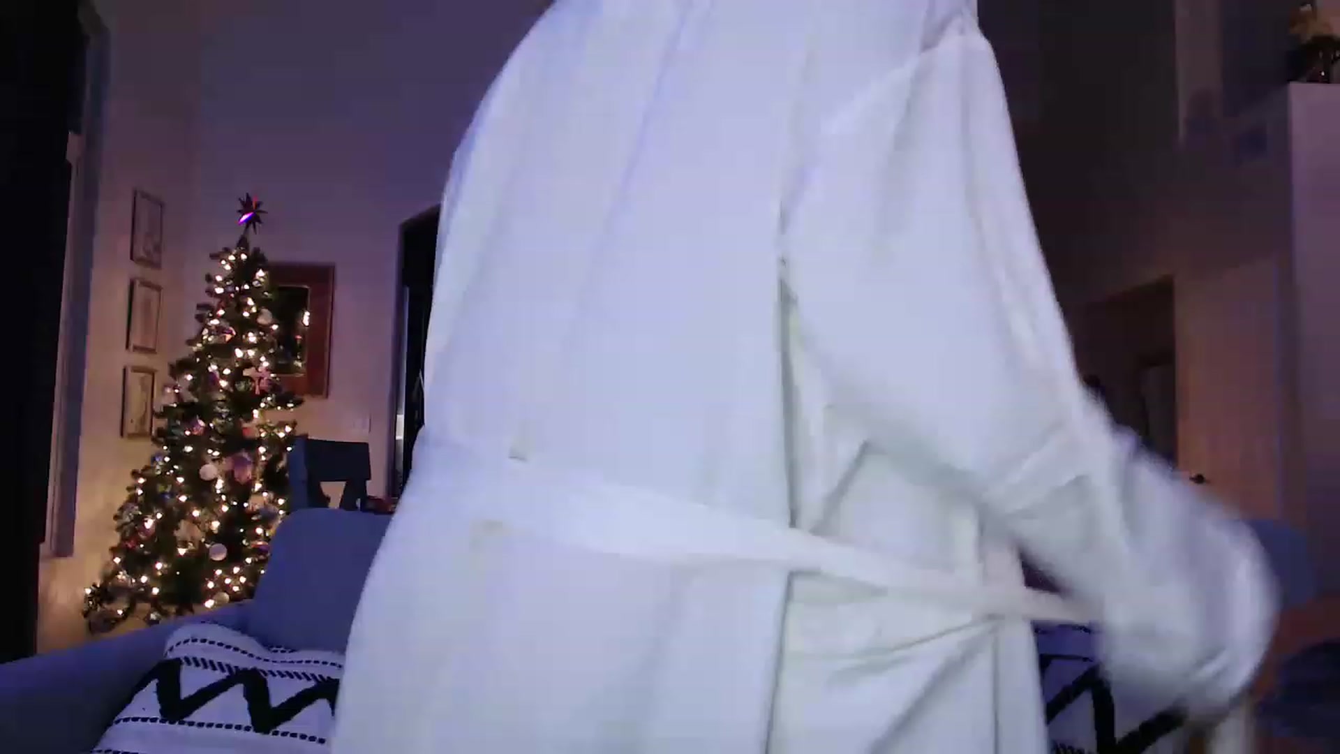 Gallery image thumbnail from VeronicaOMG's myfreecams stream on, 12/08/2022, 04:36 image 1 of 20