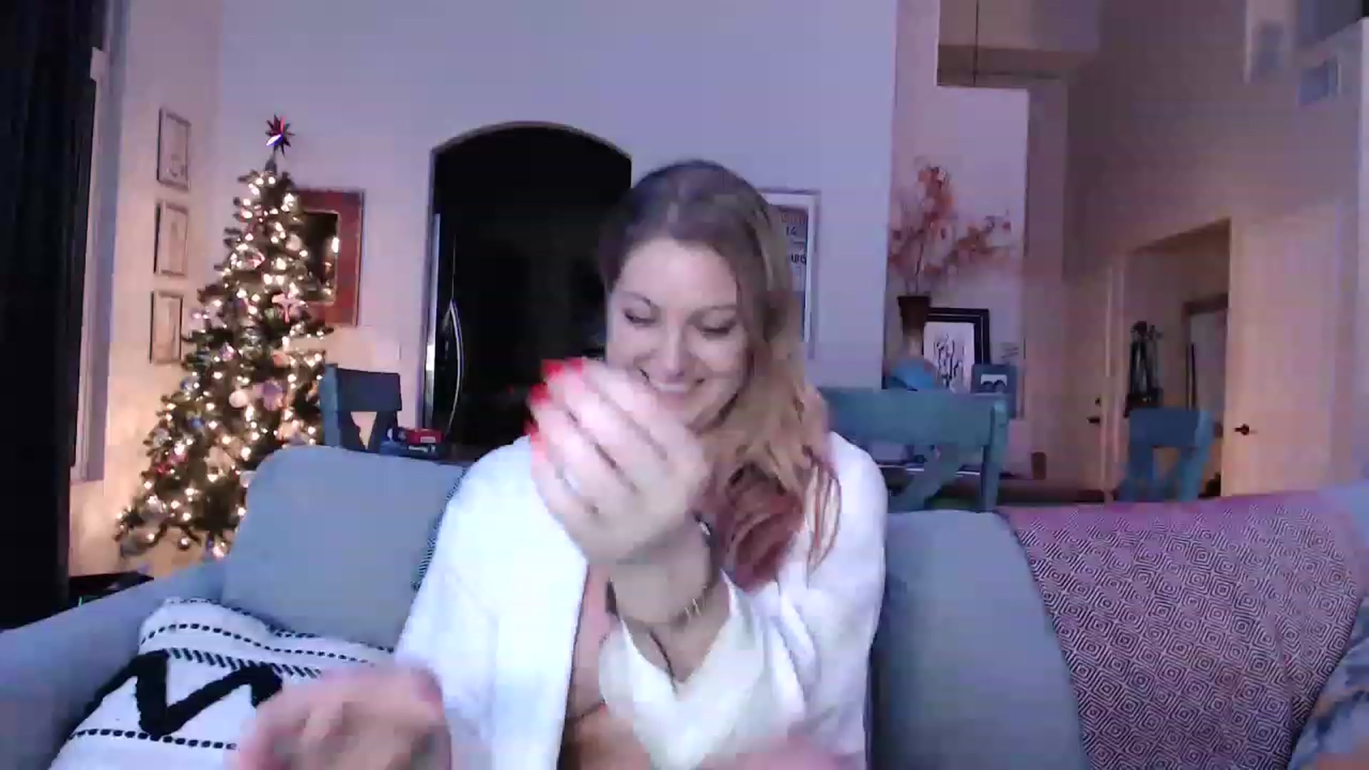 Gallery image thumbnail from VeronicaOMG's myfreecams stream on, 12/08/2022, 04:36 image 15 of 20