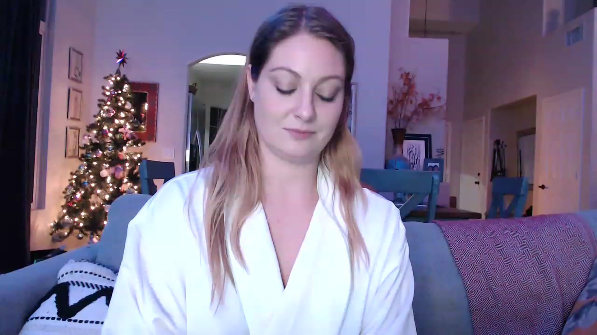 Gallery image thumbnail from VeronicaOMG's myfreecams stream on, 12/08/2022, 04:36 image 17 of 20