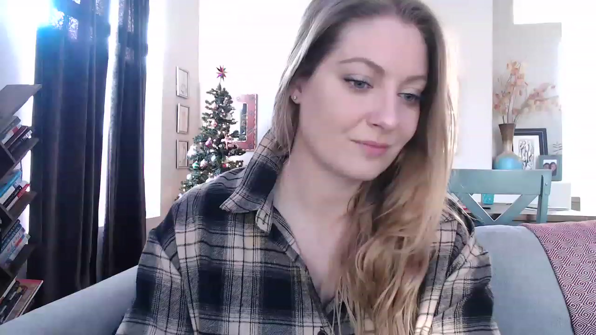 Gallery image thumbnail from VeronicaOMG's myfreecams stream on, 12/08/2022, 16:59 image 2 of 20