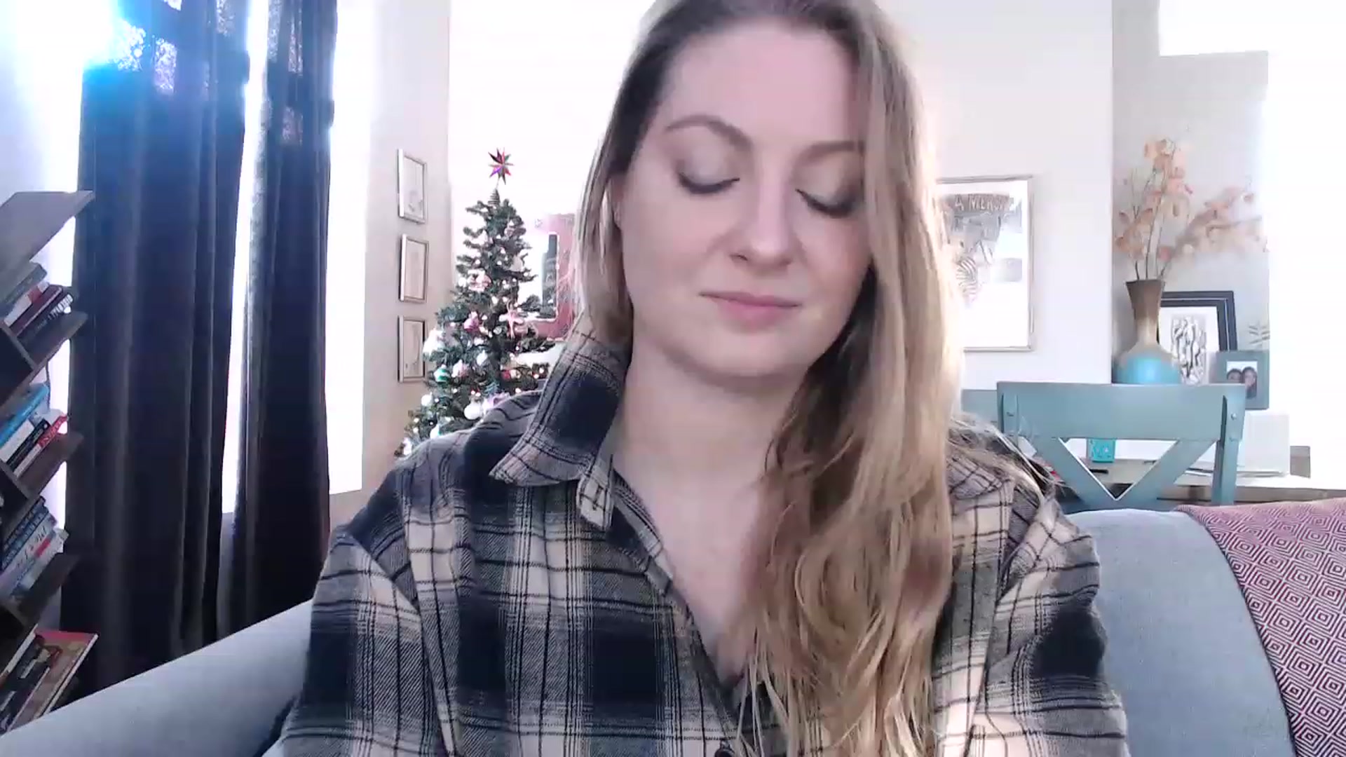 Gallery image thumbnail from VeronicaOMG's myfreecams stream on, 12/08/2022, 16:59 image 3 of 20