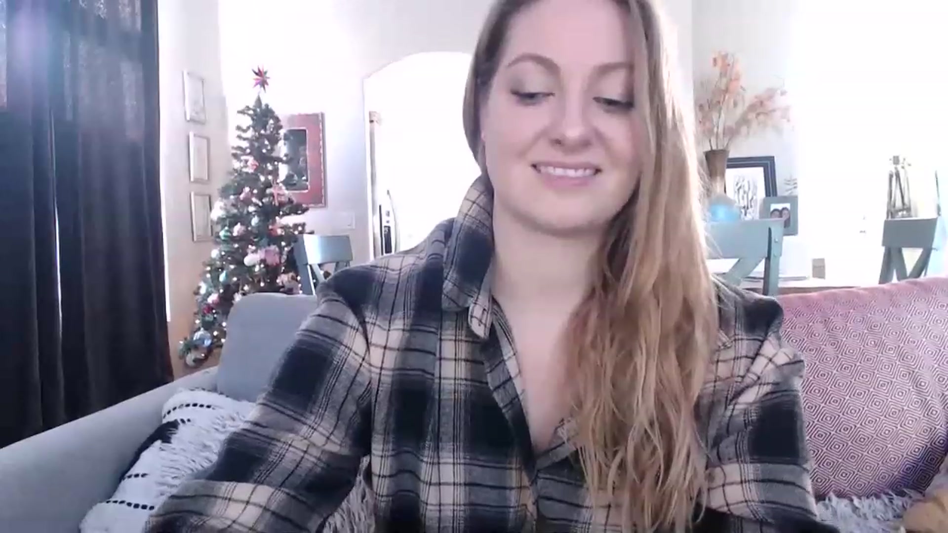 Gallery image thumbnail from VeronicaOMG's myfreecams stream on, 12/08/2022, 16:59 image 20 of 20