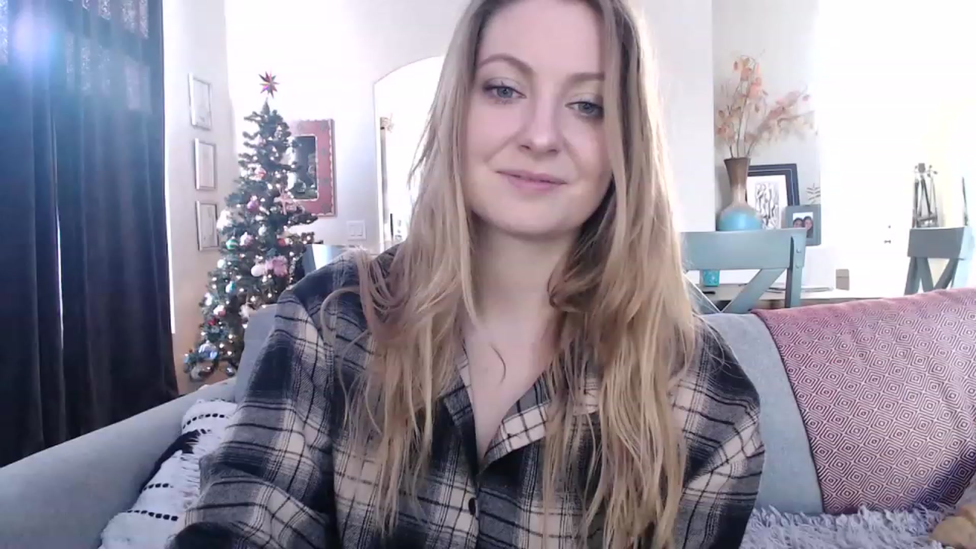 Gallery image thumbnail from VeronicaOMG's myfreecams stream on, 12/08/2022, 16:59 image 11 of 20