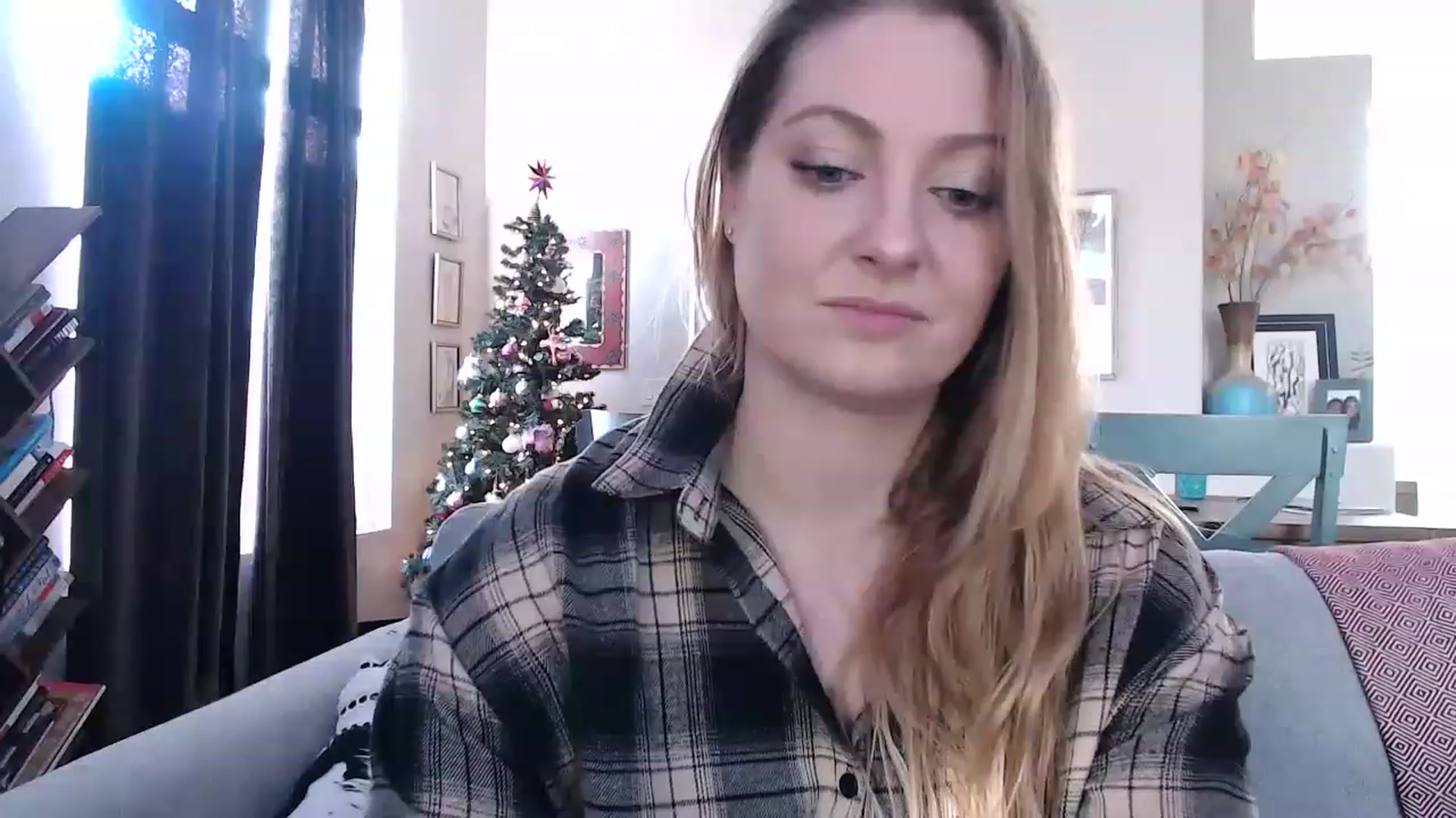 Gallery image thumbnail from VeronicaOMG's myfreecams stream on, 12/08/2022, 16:59 image 5 of 20