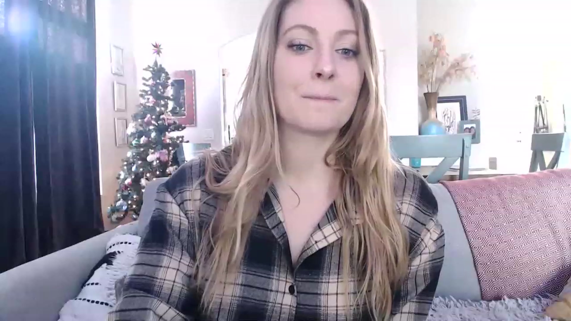 Gallery image thumbnail from VeronicaOMG's myfreecams stream on, 12/08/2022, 16:59 image 10 of 20