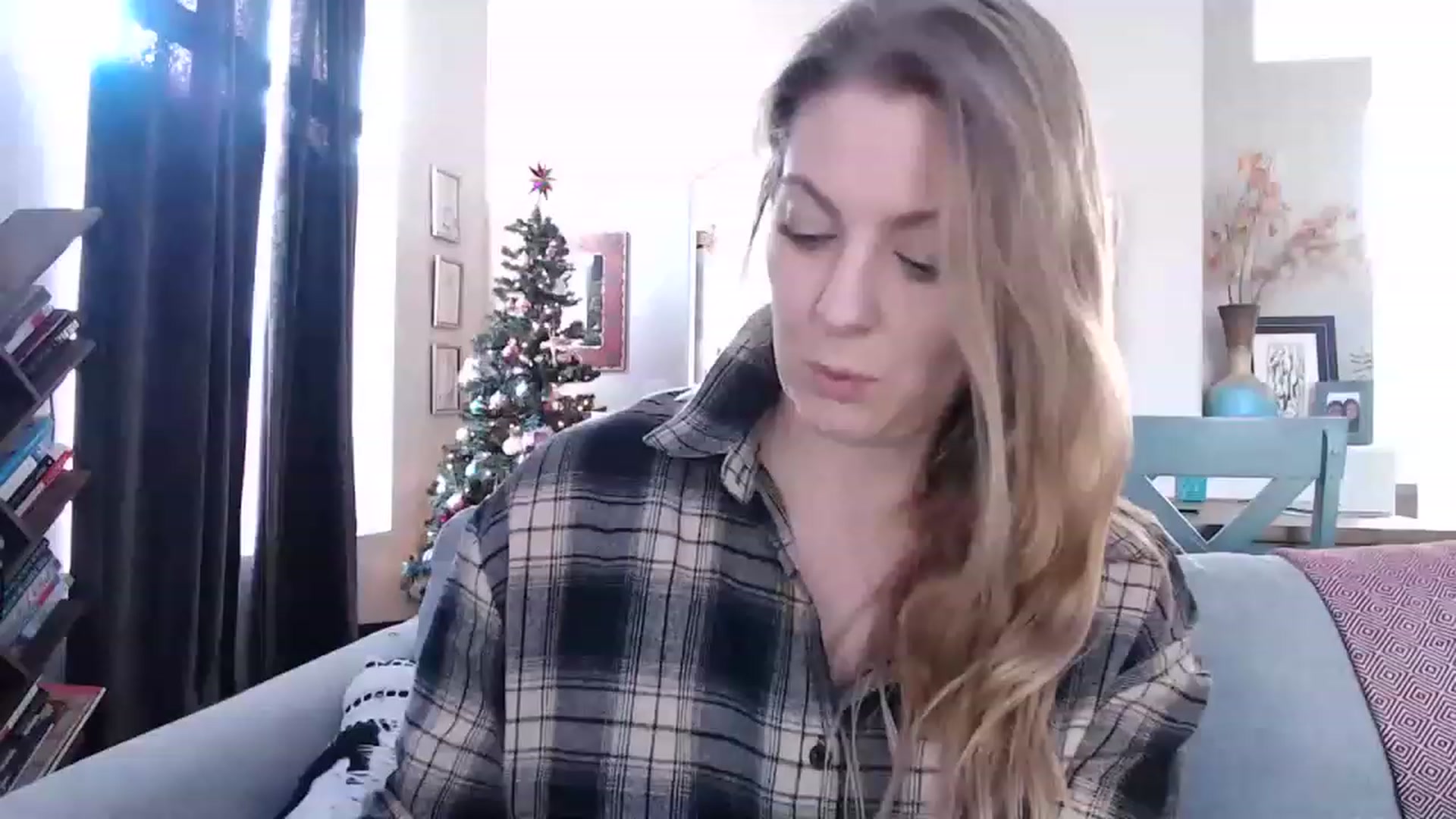 Gallery image thumbnail from VeronicaOMG's myfreecams stream on, 12/08/2022, 16:59 image 1 of 20