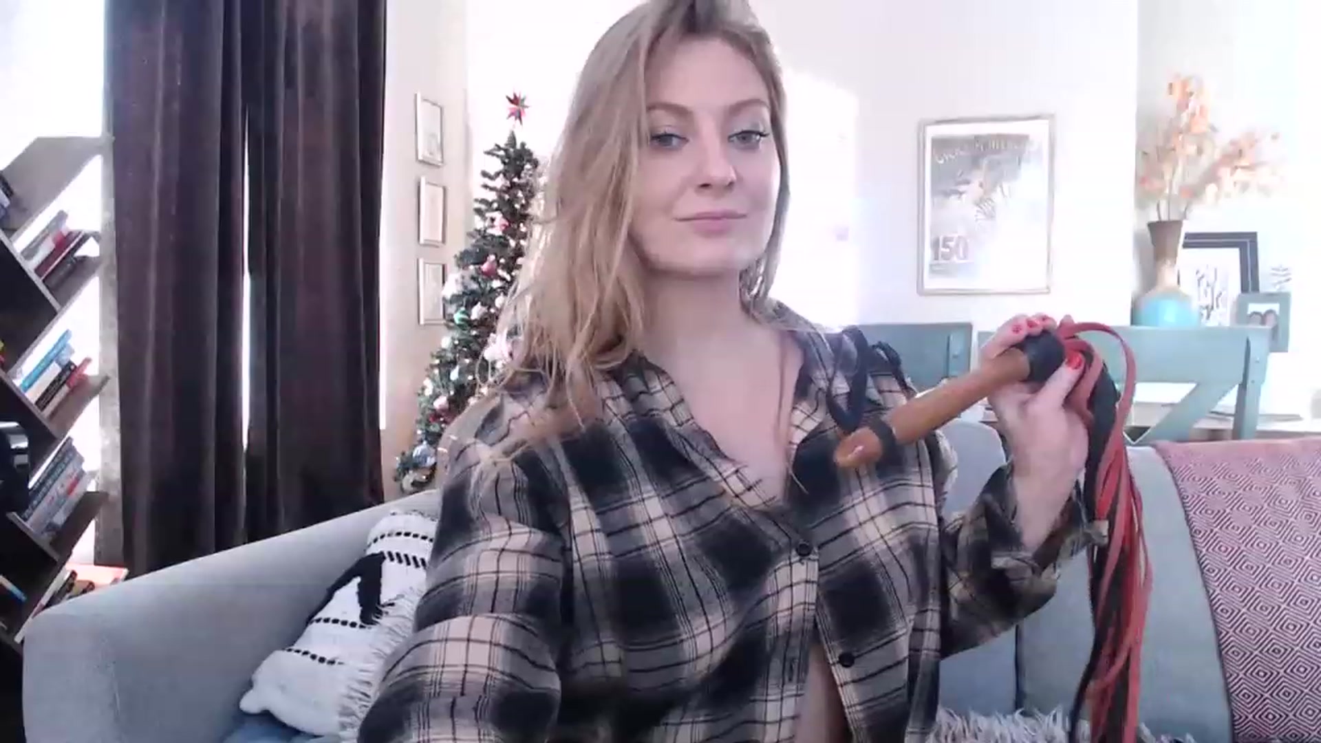 Gallery image thumbnail from VeronicaOMG's myfreecams stream on, 12/08/2022, 18:06 image 16 of 20