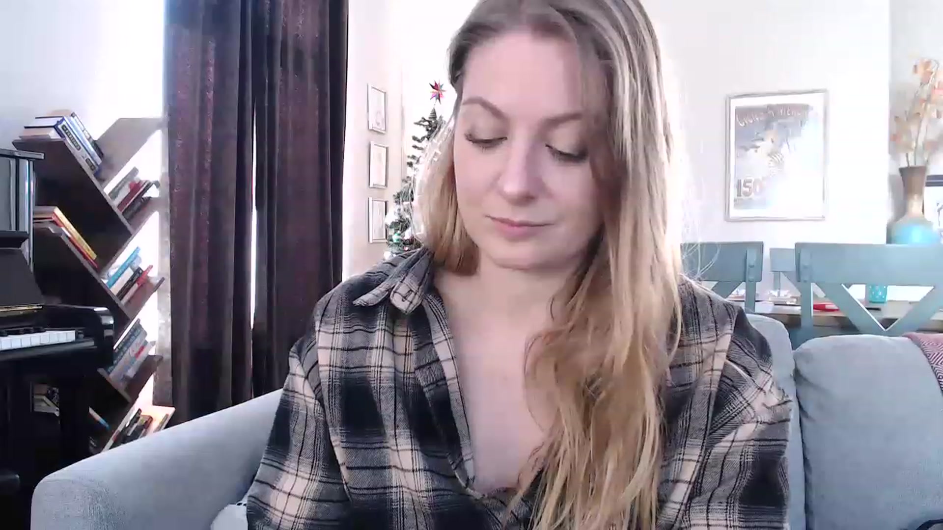 Gallery image thumbnail from VeronicaOMG's myfreecams stream on, 12/08/2022, 18:06 image 2 of 20