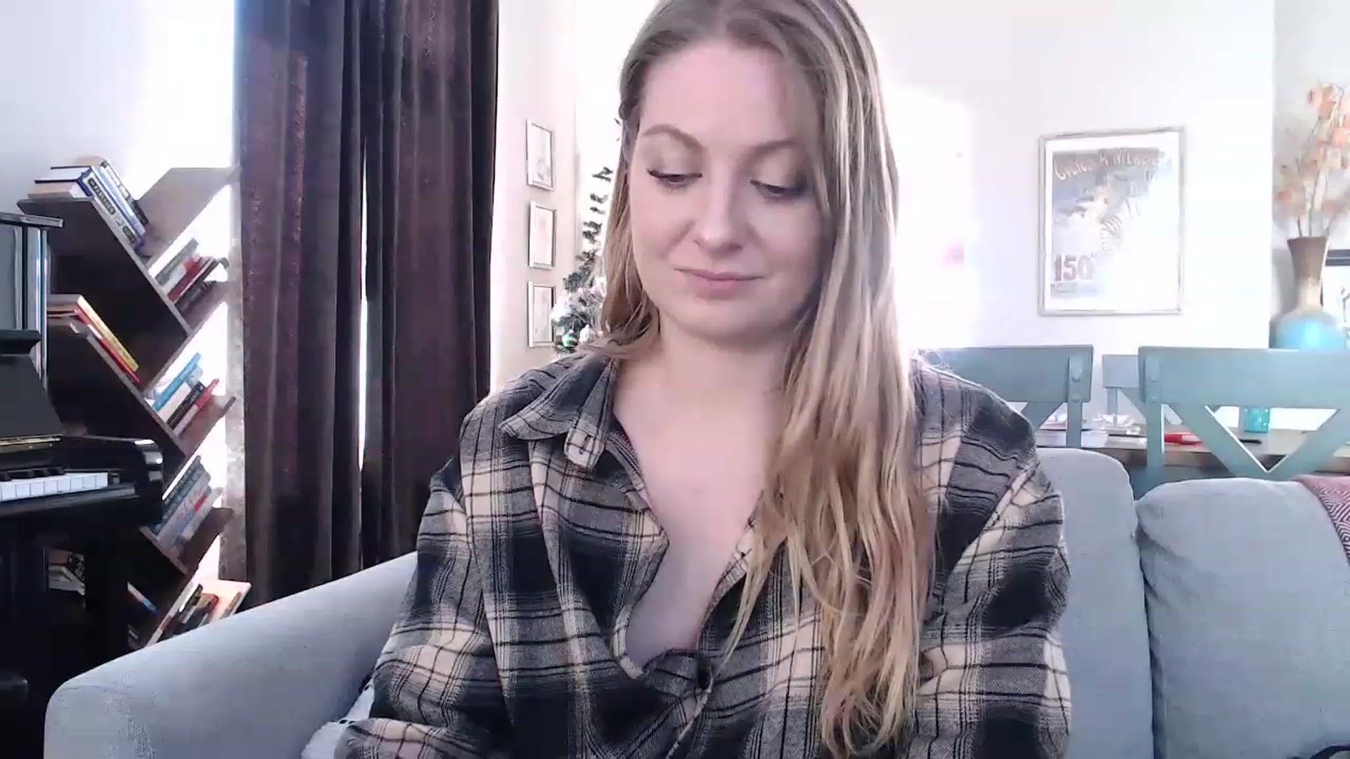 Gallery image thumbnail from VeronicaOMG's myfreecams stream on, 12/08/2022, 18:06 image 5 of 20