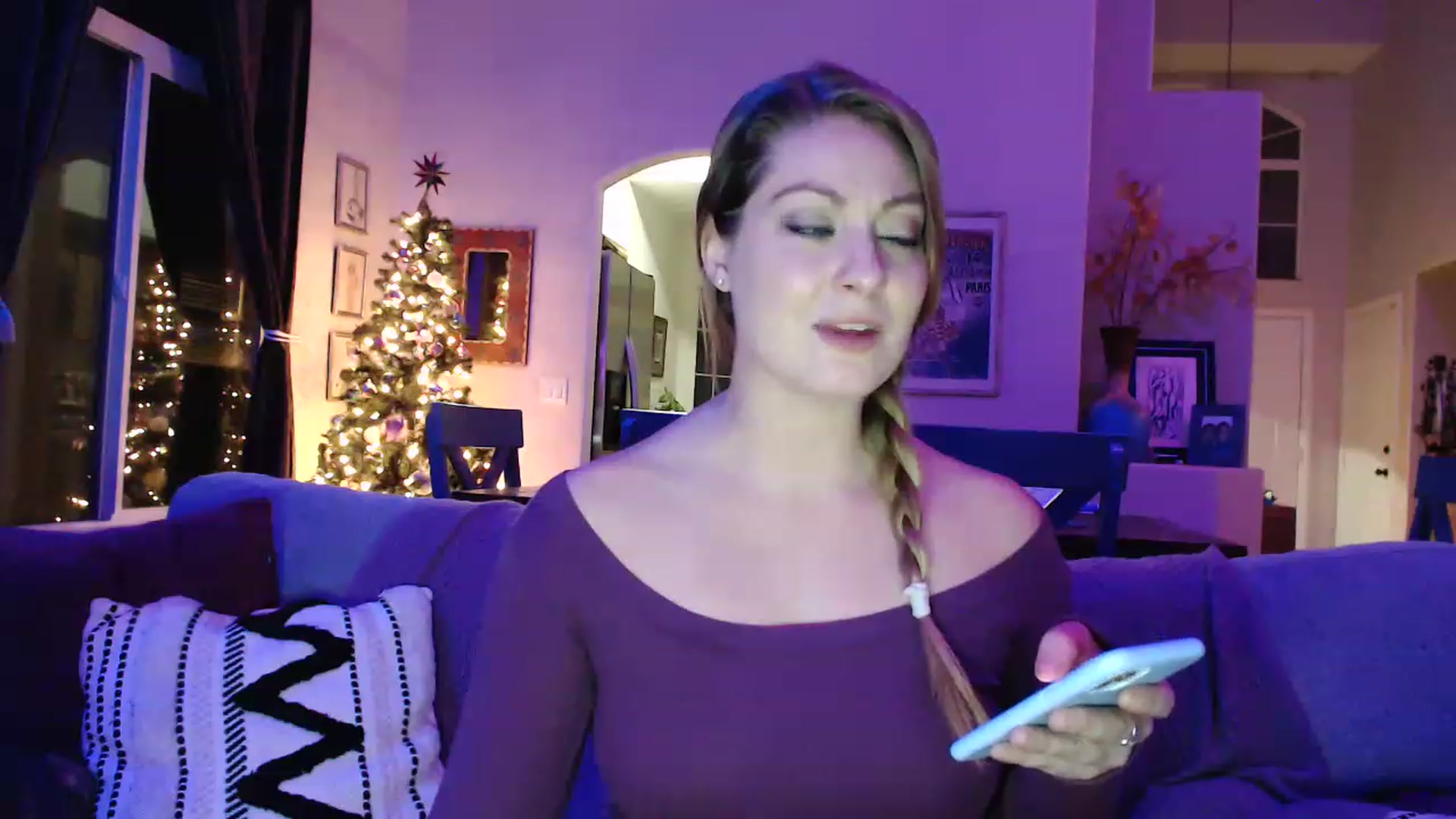 Gallery image thumbnail from VeronicaOMG's myfreecams stream on, 12/13/2022, 02:37 image 7 of 20