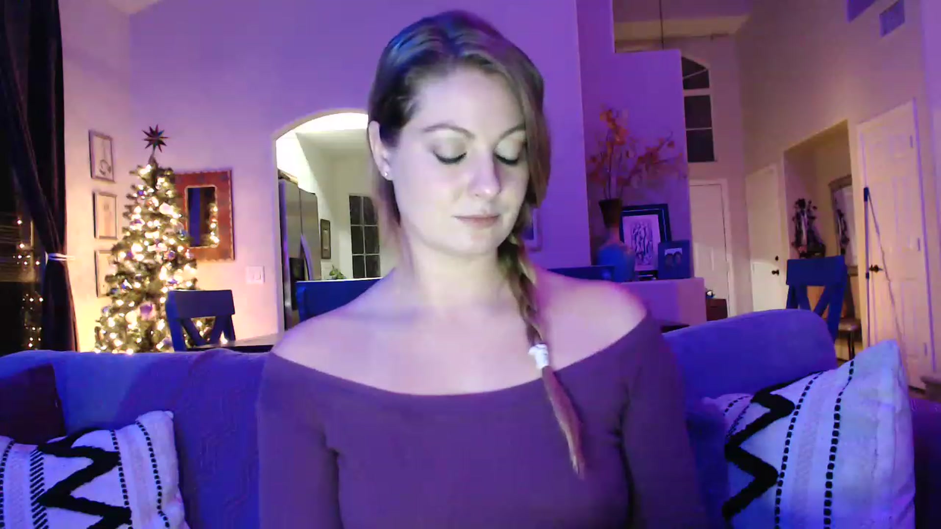 Gallery image thumbnail from VeronicaOMG's myfreecams stream on, 12/13/2022, 02:37 image 18 of 20