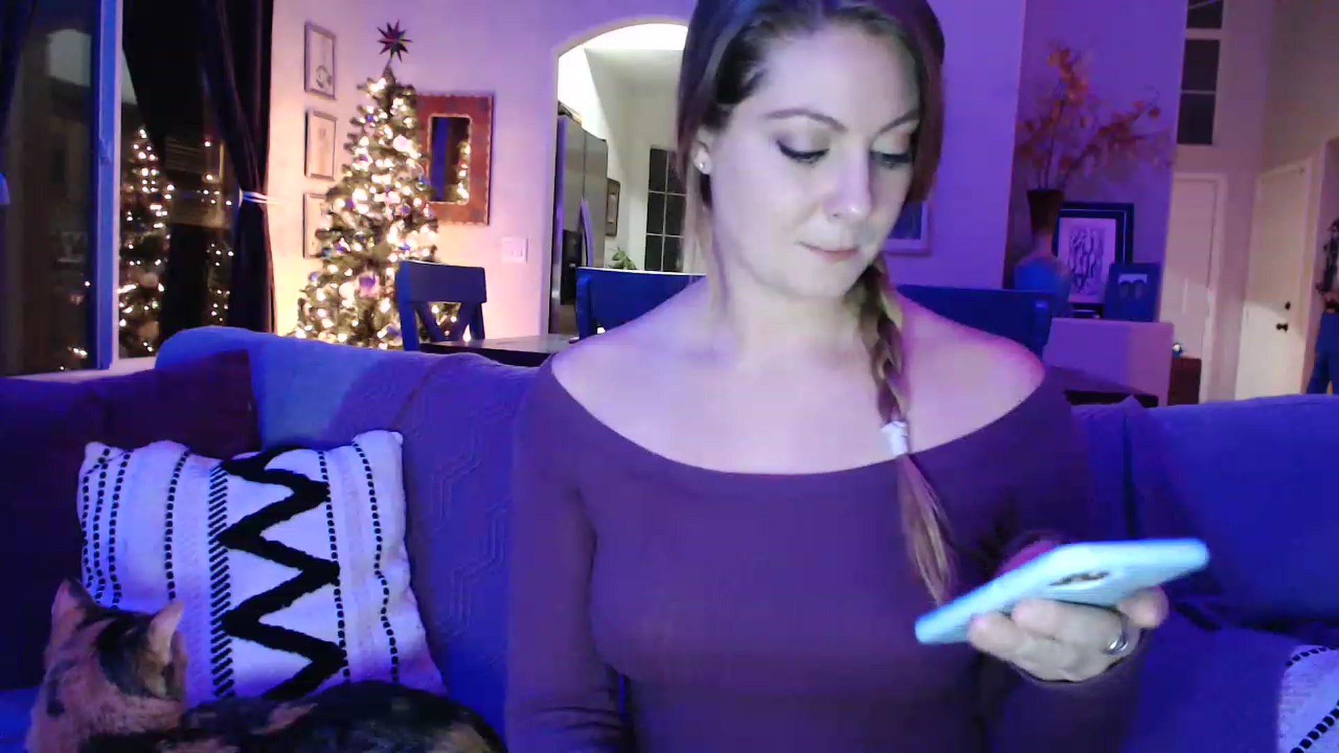 Gallery image thumbnail from VeronicaOMG's myfreecams stream on, 12/13/2022, 02:37 image 11 of 20