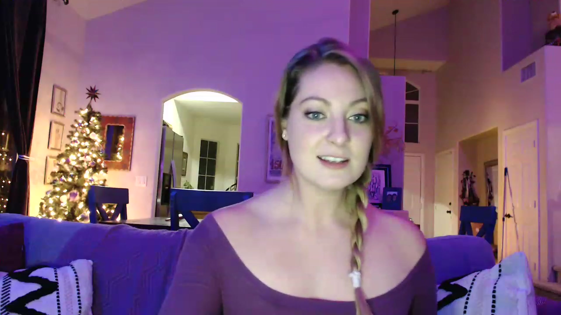 Gallery image thumbnail from VeronicaOMG's myfreecams stream on, 12/13/2022, 02:37 image 14 of 20