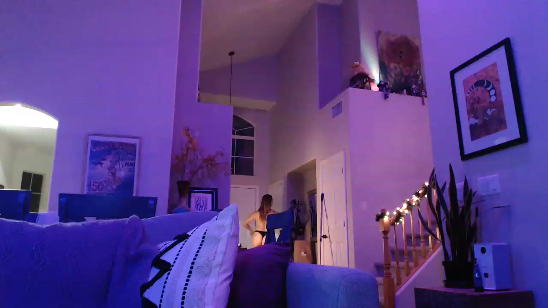 Gallery image thumbnail from VeronicaOMG's myfreecams stream on, 12/13/2022, 04:29 image 8 of 20