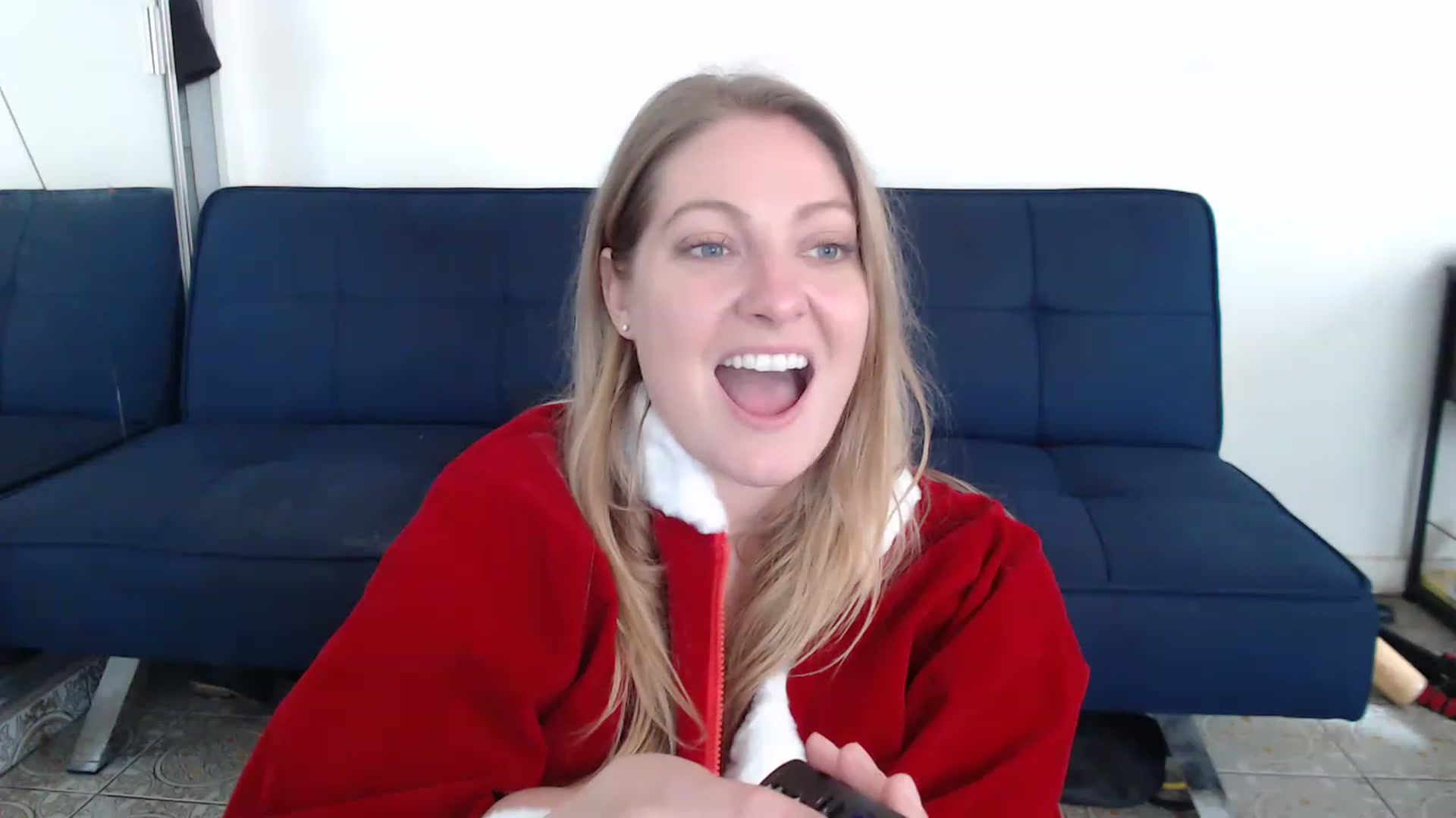 Gallery image thumbnail from VeronicaOMG's myfreecams stream on, 12/24/2022, 20:17 image 13 of 20