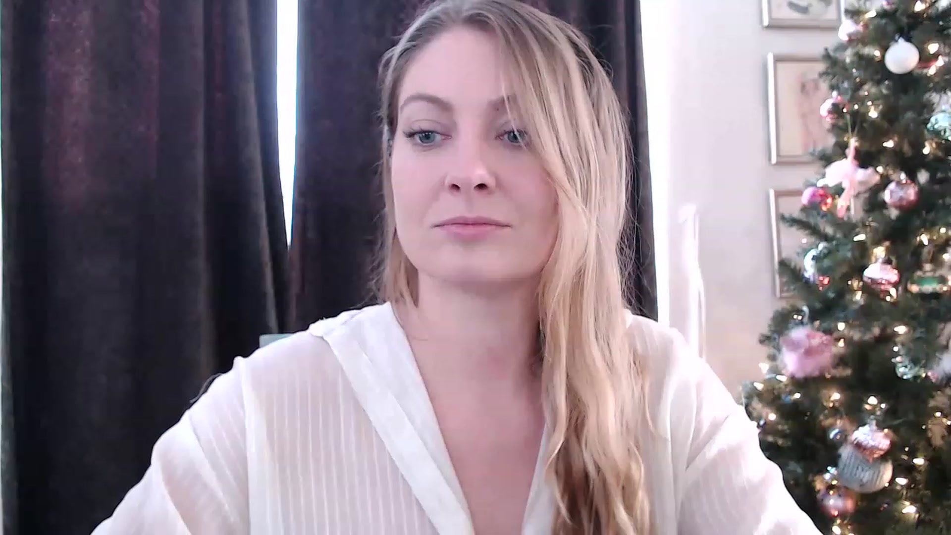 Gallery image thumbnail from VeronicaOMG's myfreecams stream on, 12/31/2022, 18:01 image 1 of 20