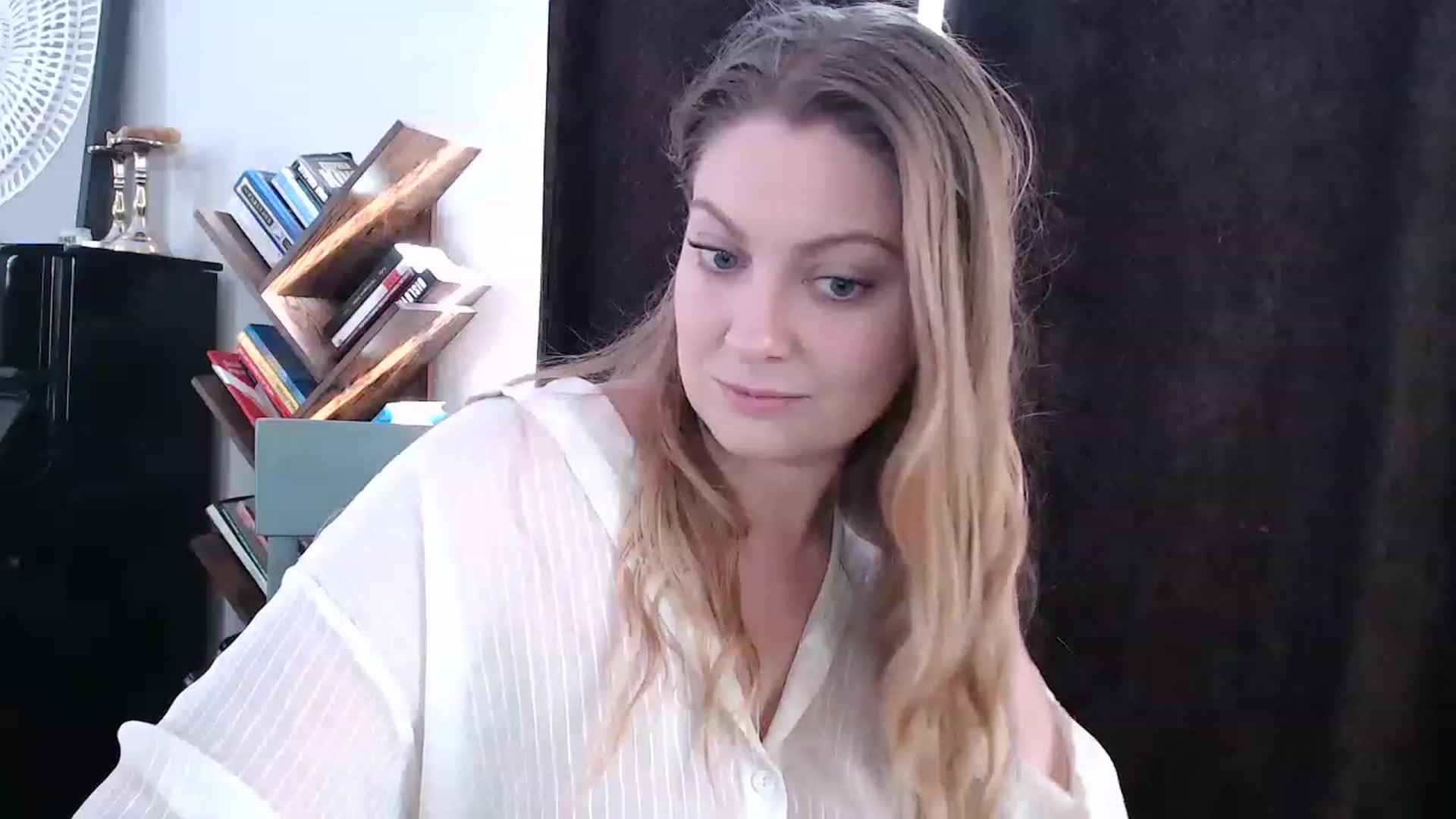 Gallery image thumbnail from VeronicaOMG's myfreecams stream on, 12/31/2022, 18:01 image 20 of 20