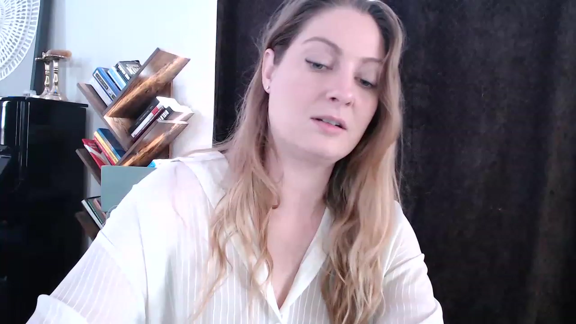 Gallery image thumbnail from VeronicaOMG's myfreecams stream on, 12/31/2022, 18:01 image 19 of 20