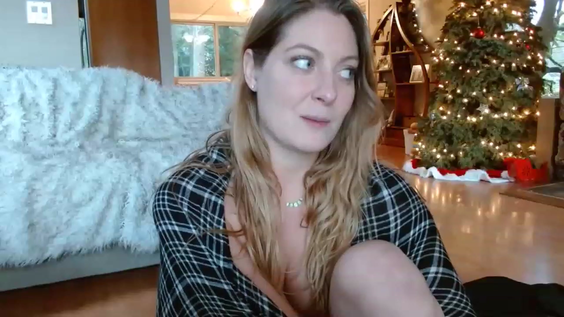 Gallery image thumbnail from VeronicaOMG's myfreecams stream on, 01/07/2023, 23:36 image 16 of 20