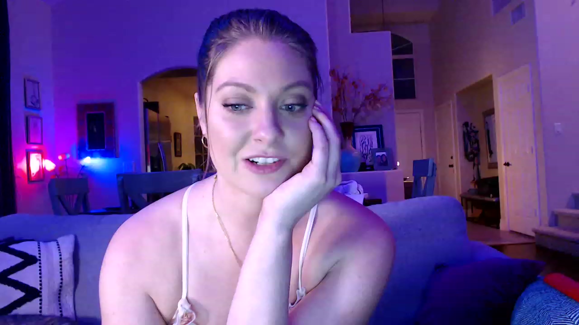 Gallery image thumbnail from VeronicaOMG's myfreecams stream on, 02/03/2023, 06:40 image 12 of 20