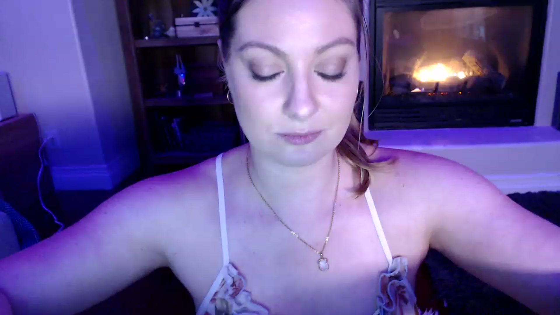 Gallery image thumbnail from VeronicaOMG's myfreecams stream on, 02/03/2023, 07:08 image 16 of 20