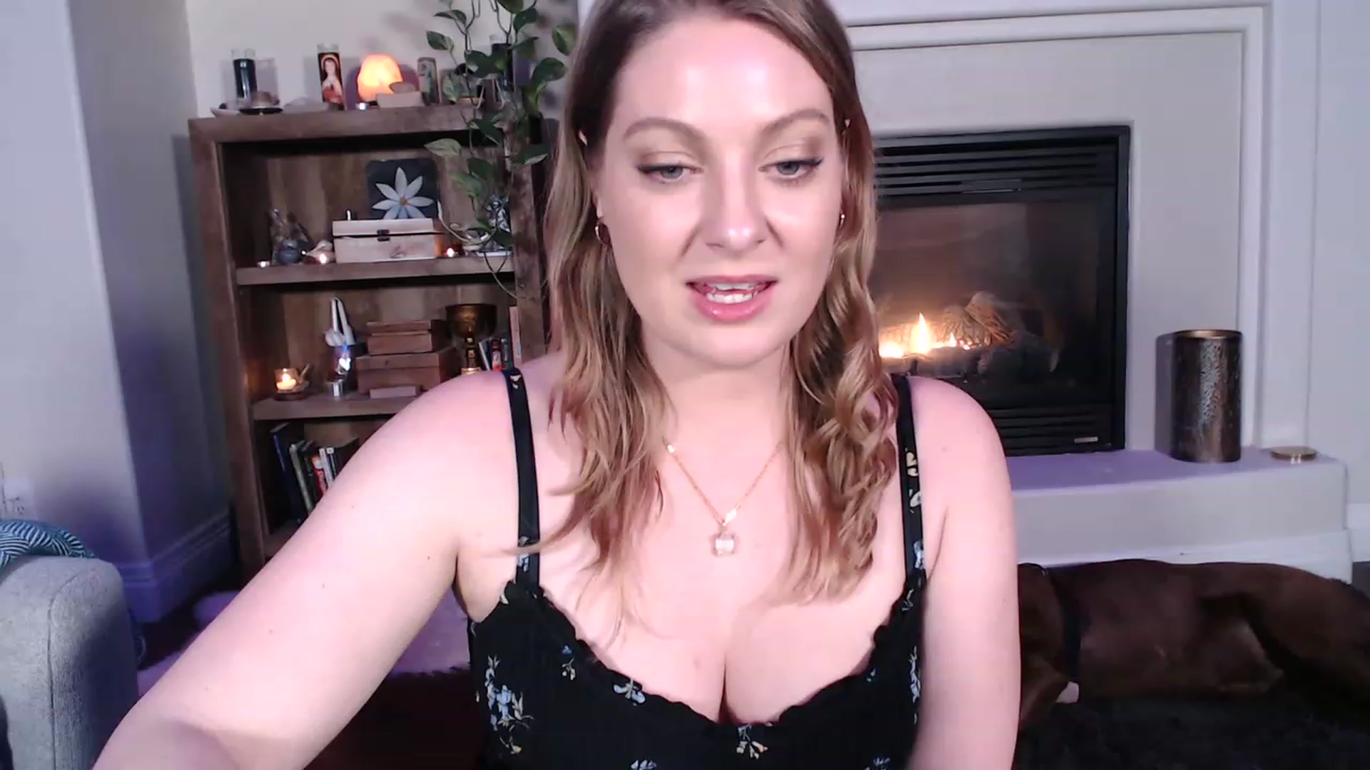 Gallery image thumbnail from VeronicaOMG's myfreecams stream on, 02/04/2023, 03:32 image 4 of 20