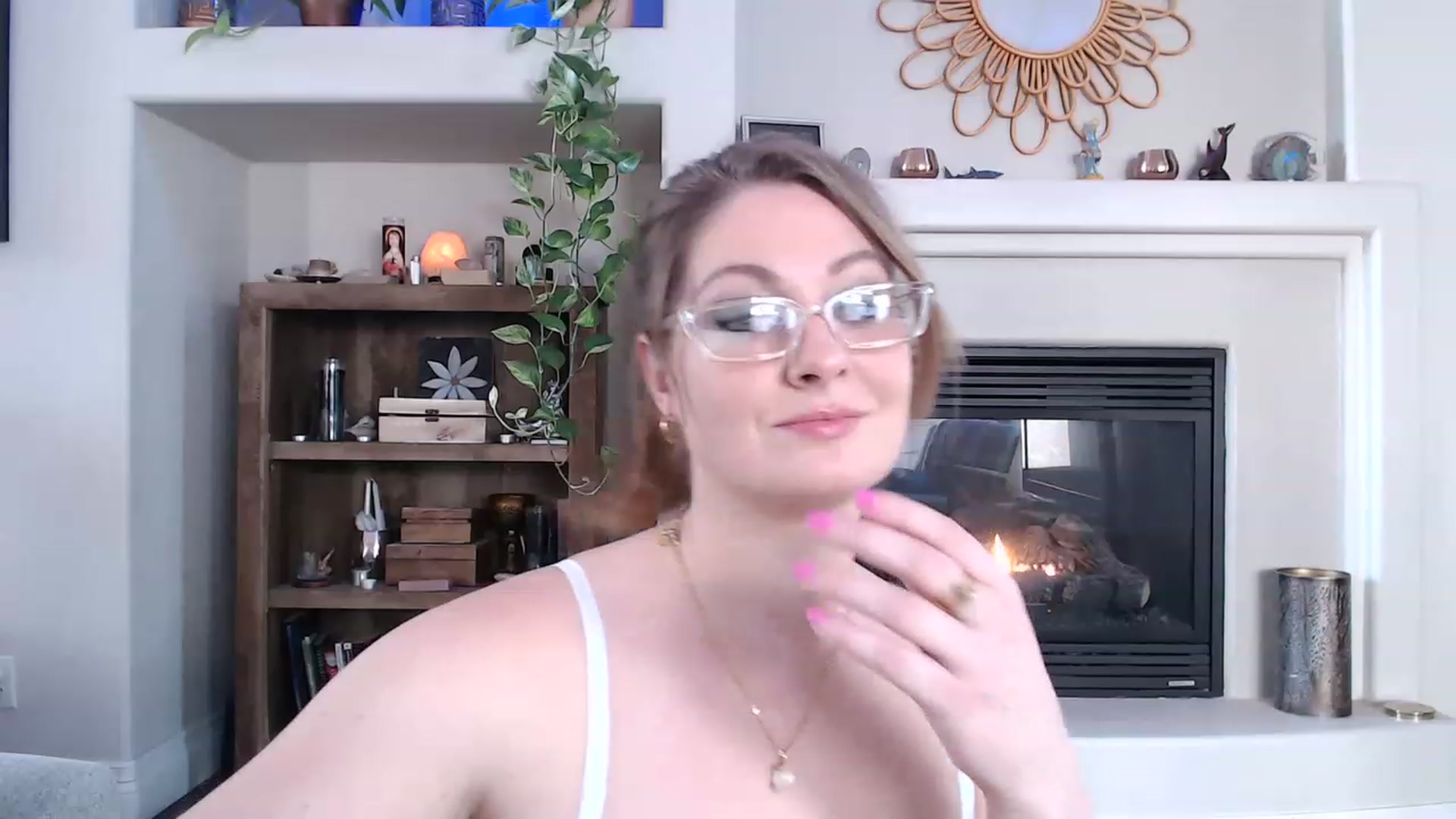 Gallery image thumbnail from VeronicaOMG's myfreecams stream on, 02/05/2023, 22:40 image 5 of 20