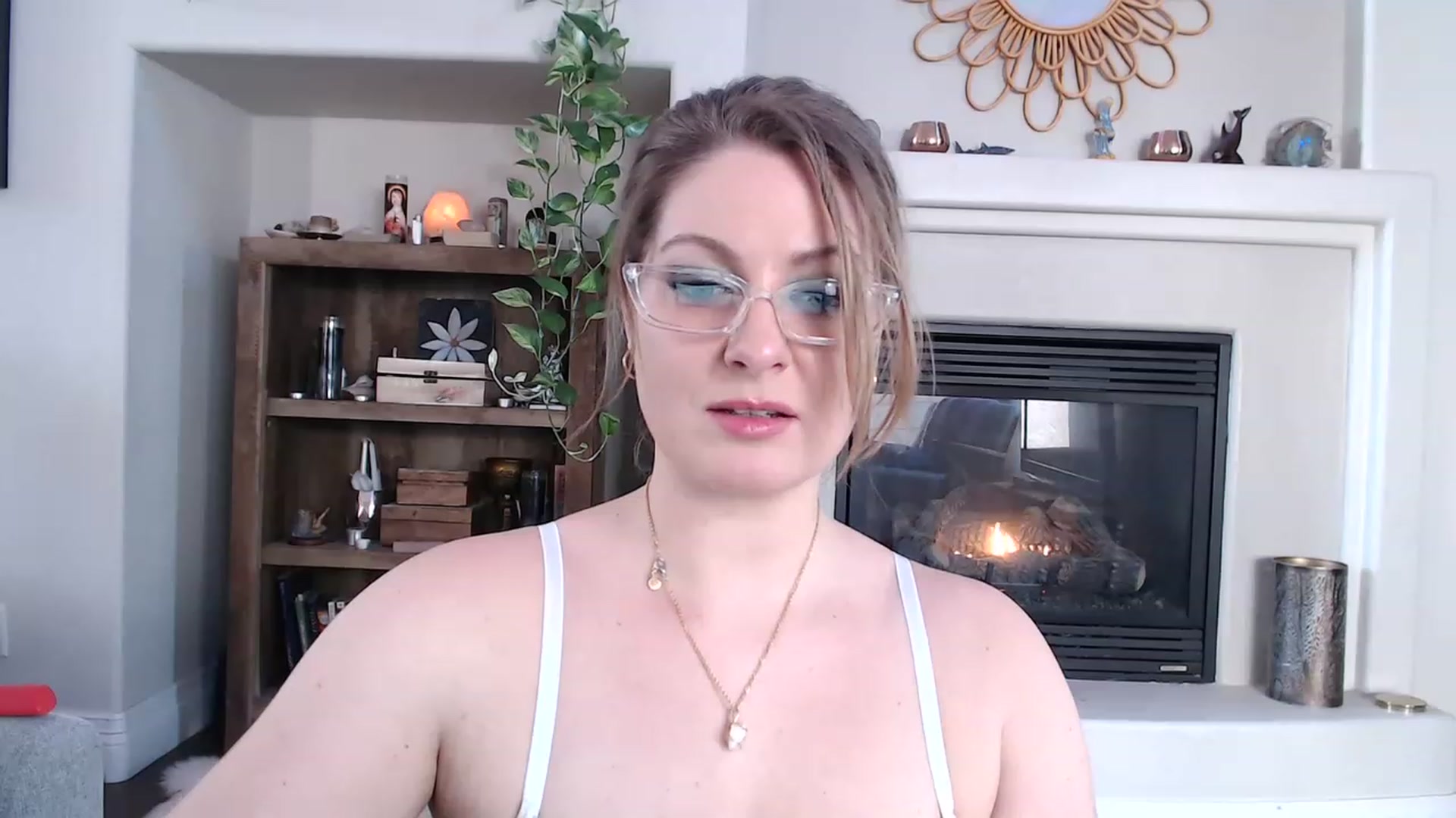 Gallery image thumbnail from VeronicaOMG's myfreecams stream on, 02/05/2023, 22:40 image 7 of 20