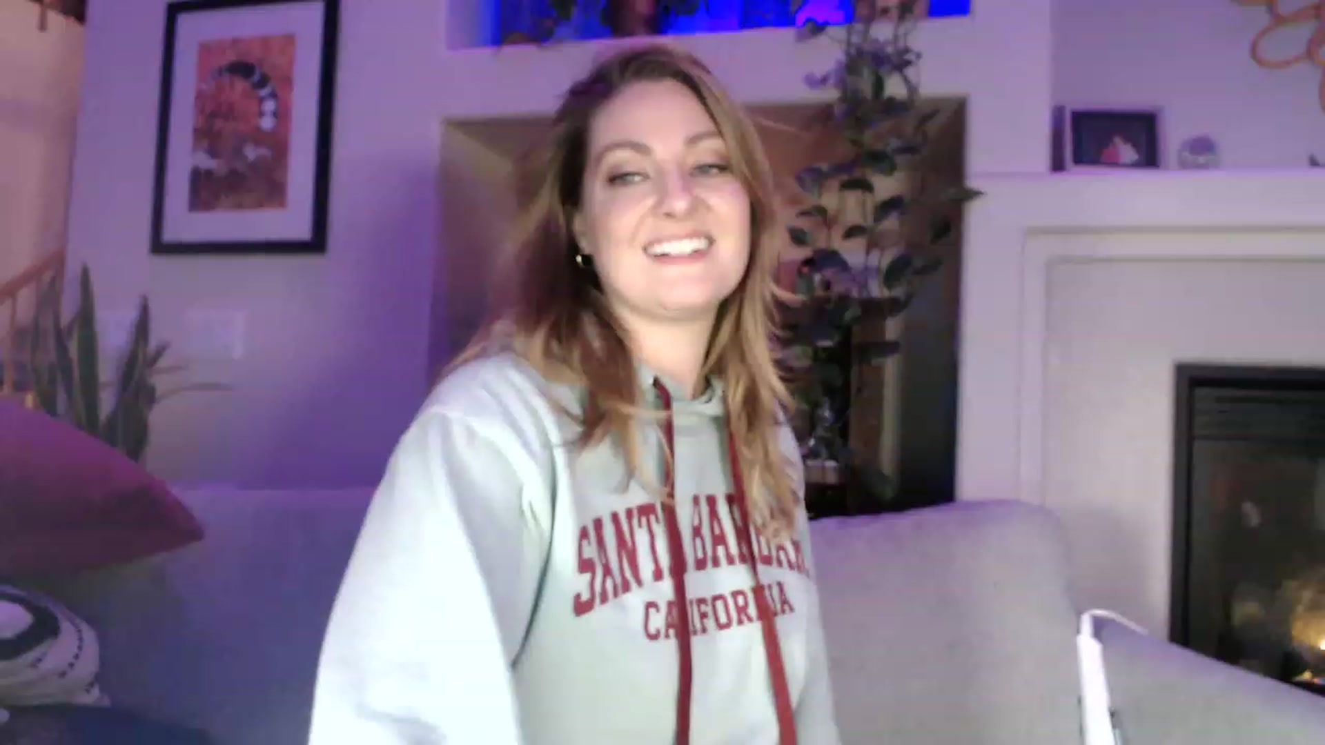 Gallery image thumbnail from VeronicaOMG's myfreecams stream on, 02/21/2023, 03:45 image 16 of 20