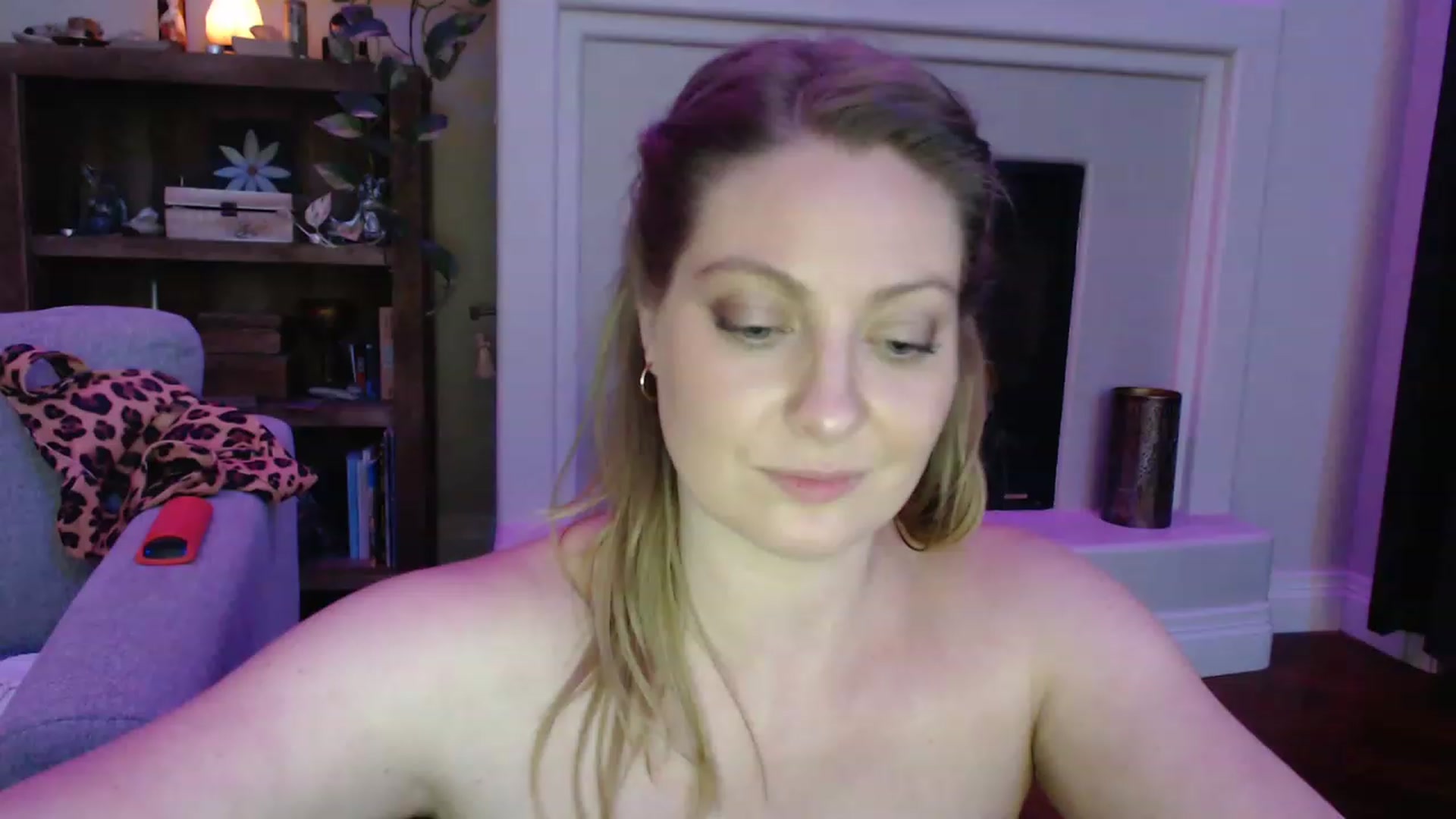Gallery image thumbnail from VeronicaOMG's myfreecams stream on, 02/24/2023, 07:18 image 12 of 20