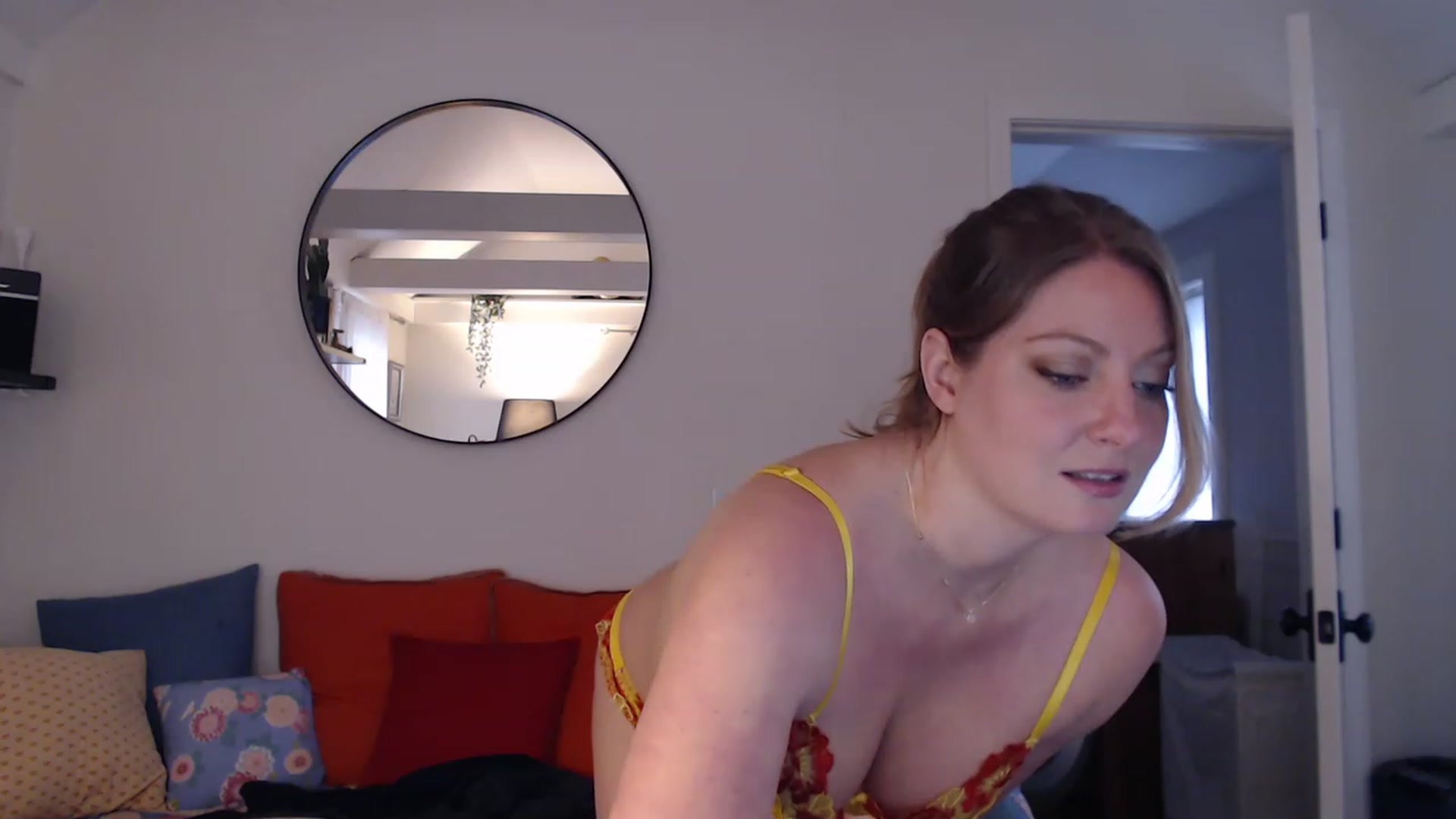Gallery image thumbnail from VeronicaOMG's myfreecams stream on, 03/13/2023, 19:40 image 19 of 20