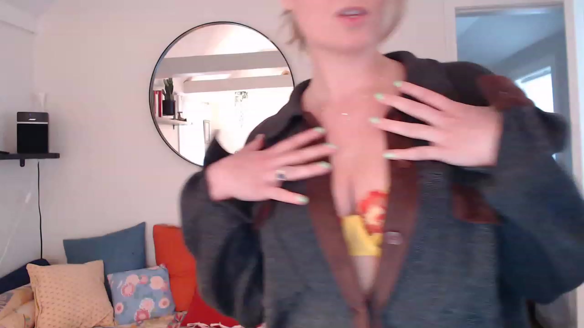 Gallery image thumbnail from VeronicaOMG's myfreecams stream on, 03/13/2023, 19:40 image 11 of 20