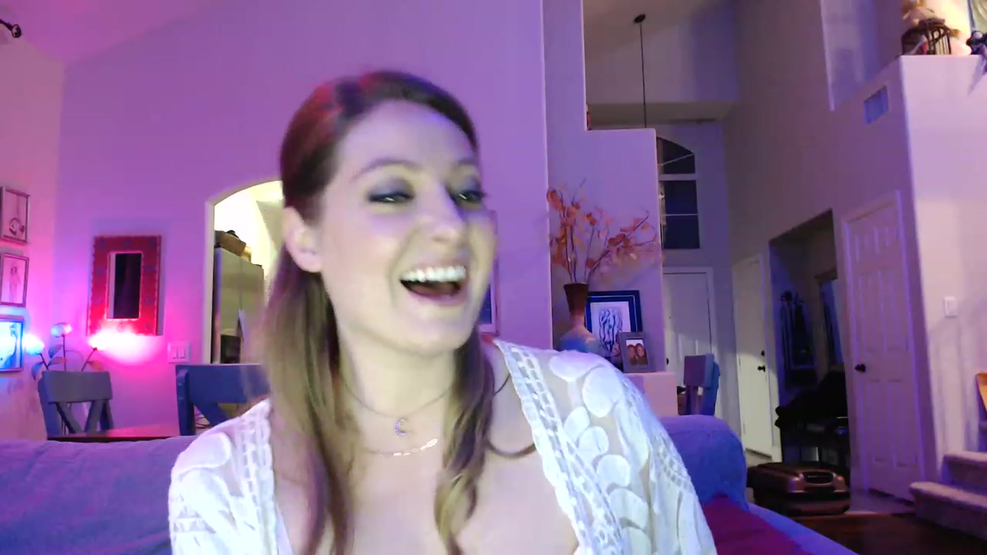 Gallery image thumbnail from VeronicaOMG's myfreecams stream on, 03/26/2023, 05:15 image 13 of 20
