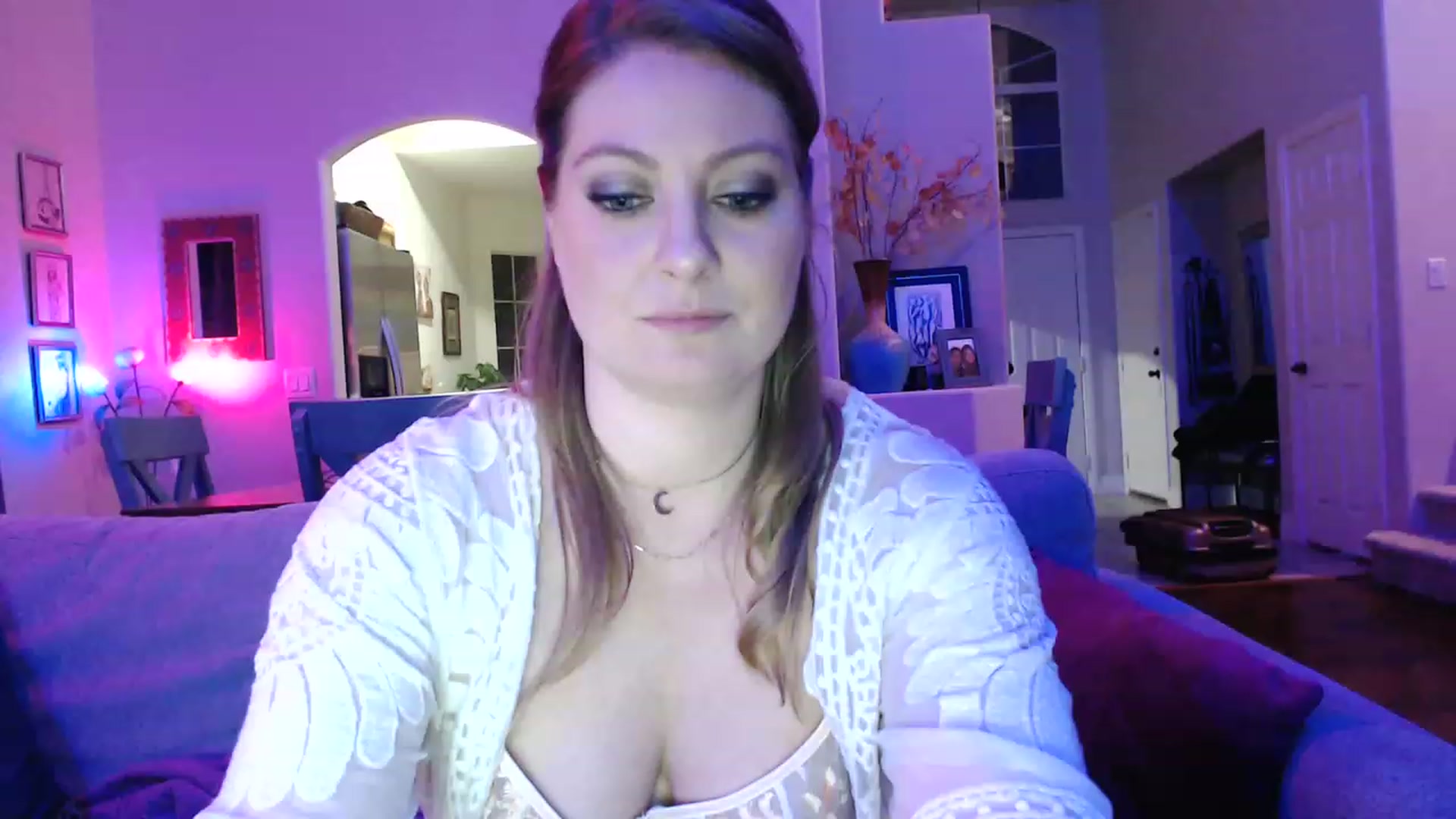 Gallery image thumbnail from VeronicaOMG's myfreecams stream on, 03/26/2023, 05:15 image 7 of 20
