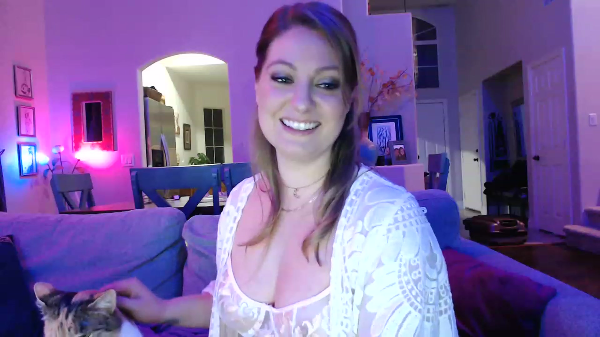 Gallery image thumbnail from VeronicaOMG's myfreecams stream on, 03/26/2023, 05:15 image 3 of 20