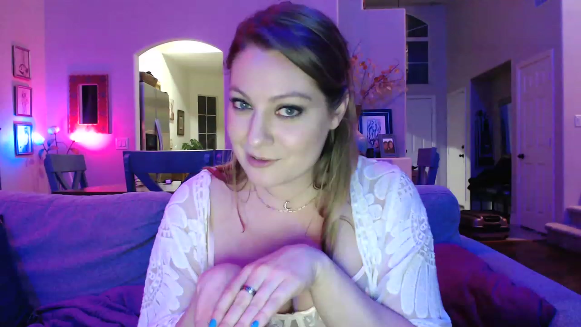 Gallery image thumbnail from VeronicaOMG's myfreecams stream on, 03/26/2023, 06:11 image 2 of 20