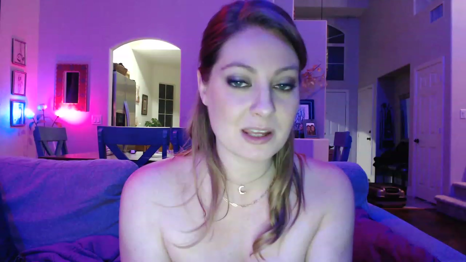 Gallery image thumbnail from VeronicaOMG's myfreecams stream on, 03/26/2023, 06:11 image 9 of 20