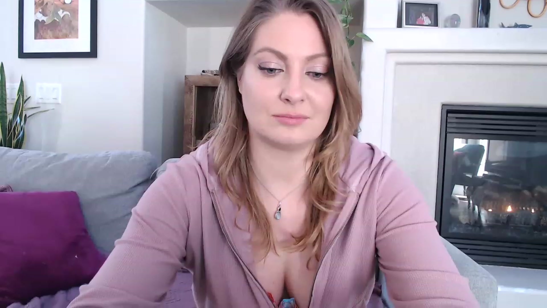 Gallery image thumbnail from VeronicaOMG's myfreecams stream on, 03/27/2023, 19:00 image 13 of 20