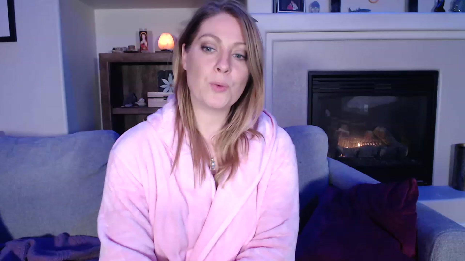 Gallery image thumbnail from VeronicaOMG's myfreecams stream on, 03/29/2023, 02:36 image 4 of 20