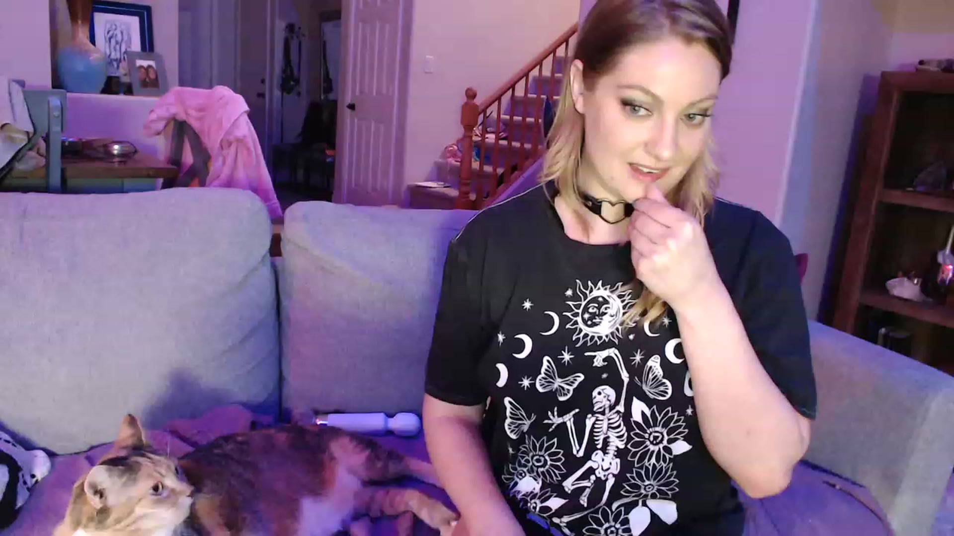 Gallery image thumbnail from VeronicaOMG's myfreecams stream on, 03/30/2023, 04:01 image 1 of 20