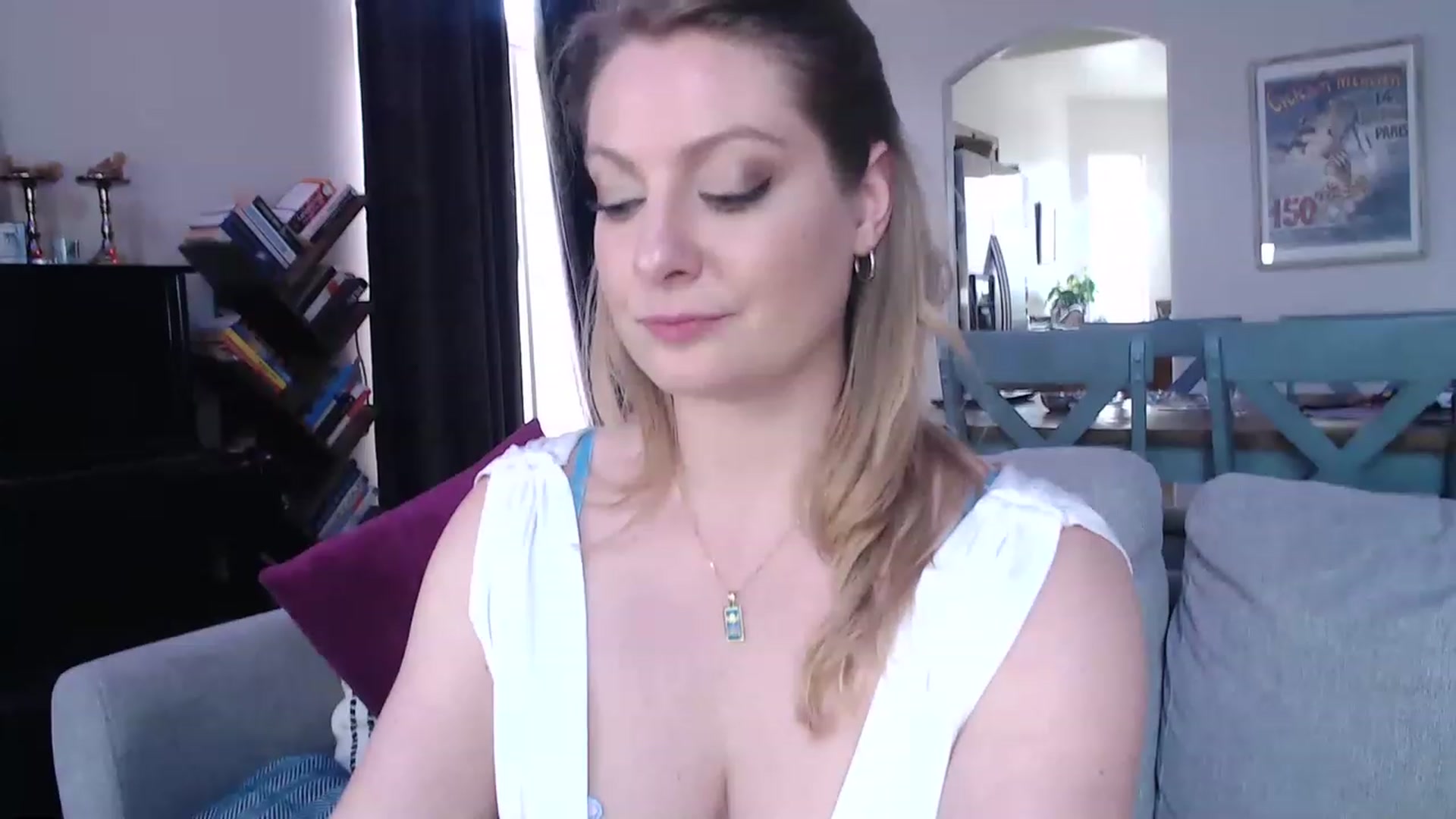 Gallery image thumbnail from VeronicaOMG's myfreecams stream on, 03/31/2023, 24:55 image 16 of 20